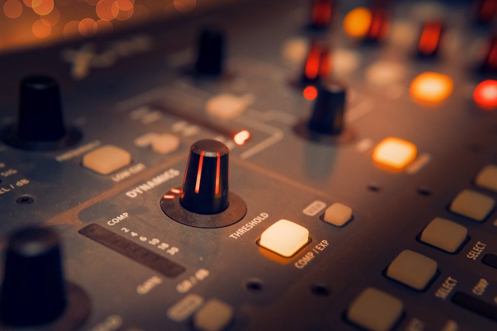 black-and-gray-audio-mixer-3784221